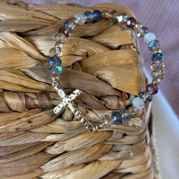 Beaded Bracelet Faceted Glass Blue Amber Mix Gold-Tone Cross Accent Stacking NWT - Picture 4 of 6